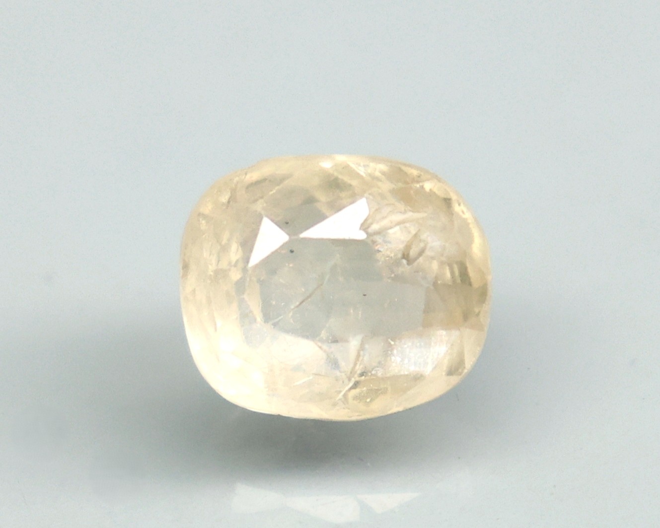 YELLOW SAPPHIRE 3.12 Ct.