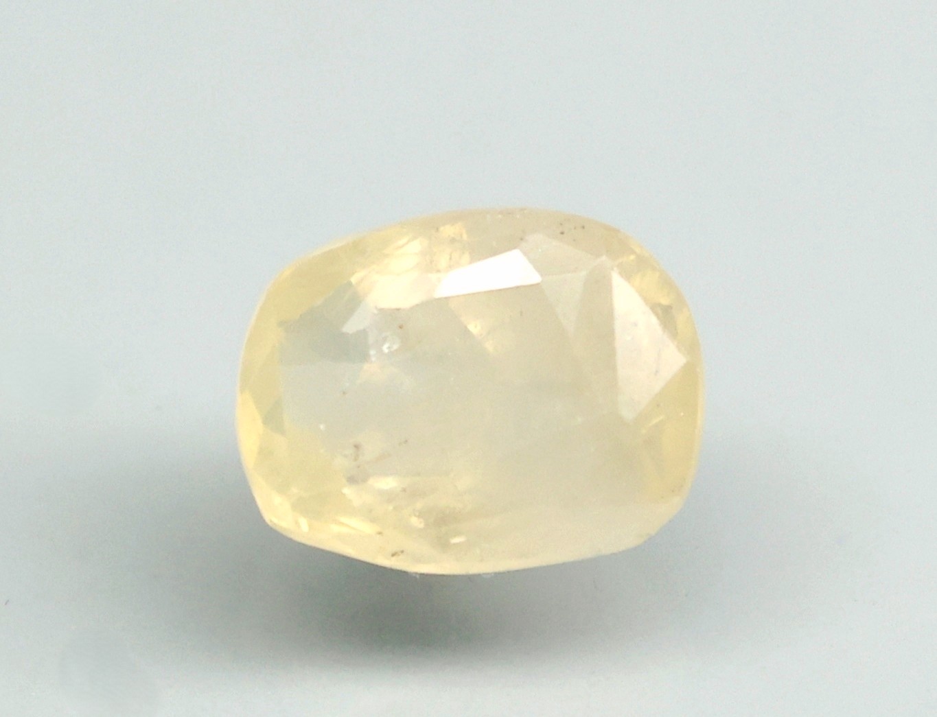 YELLOW SAPPHIRE 3.32 Ct.
