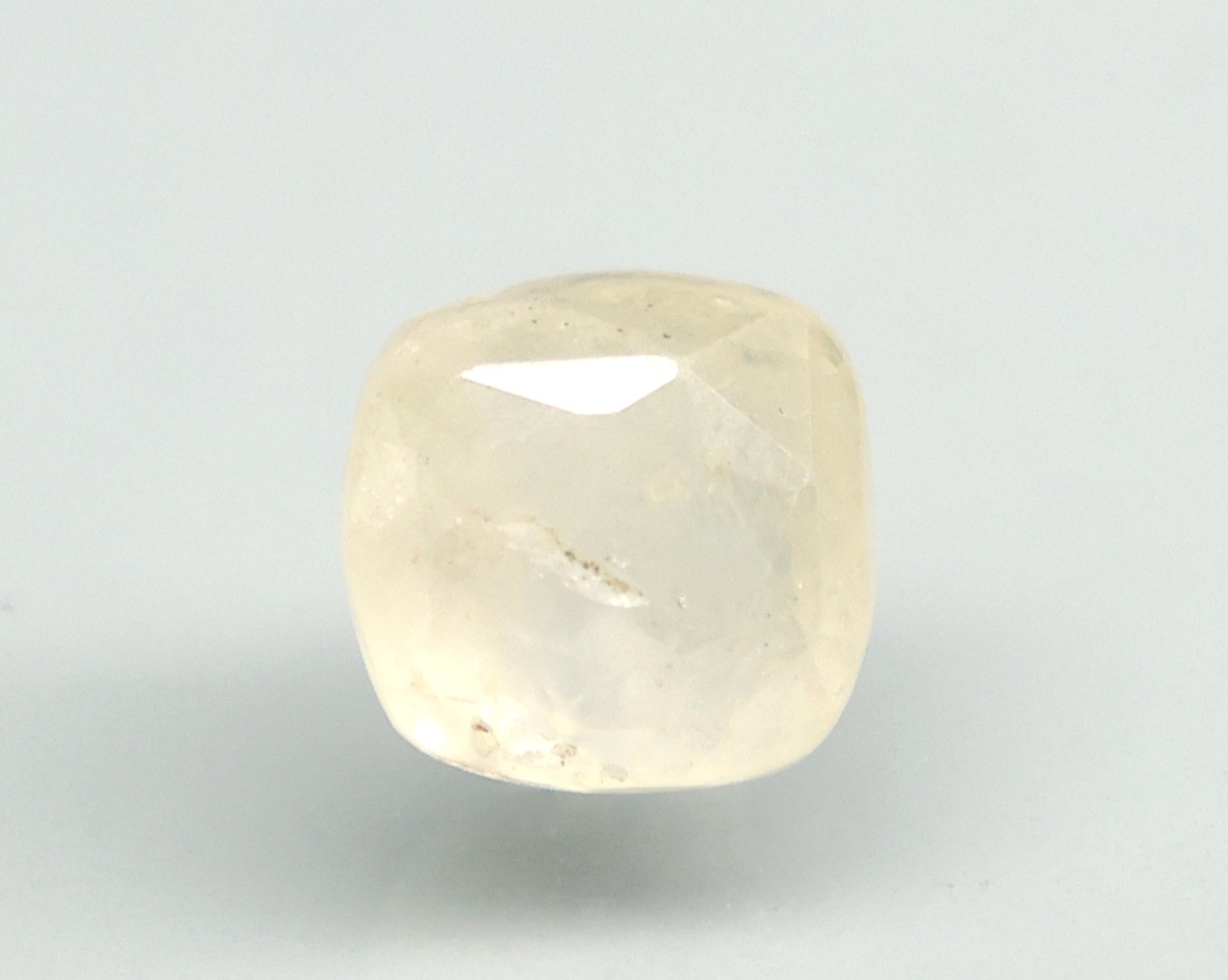 YELLOW SAPPHIRE 3.77 Ct.