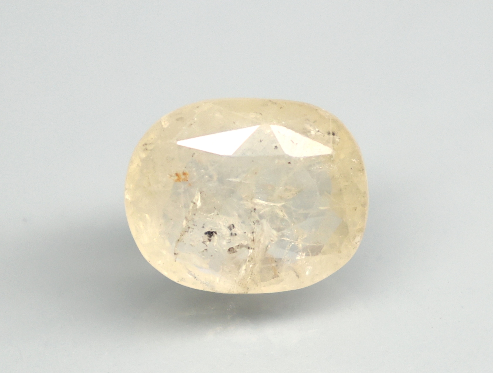 YELLOW SAPPHIRE 4.78 Ct.