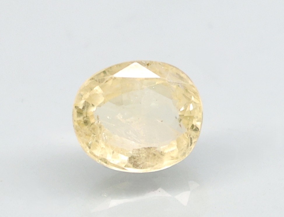 YELLOW SAPPHIRE 4.38 Ct.