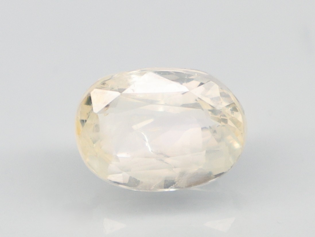 YELLOW SAPPHIRE 4.38 Ct.