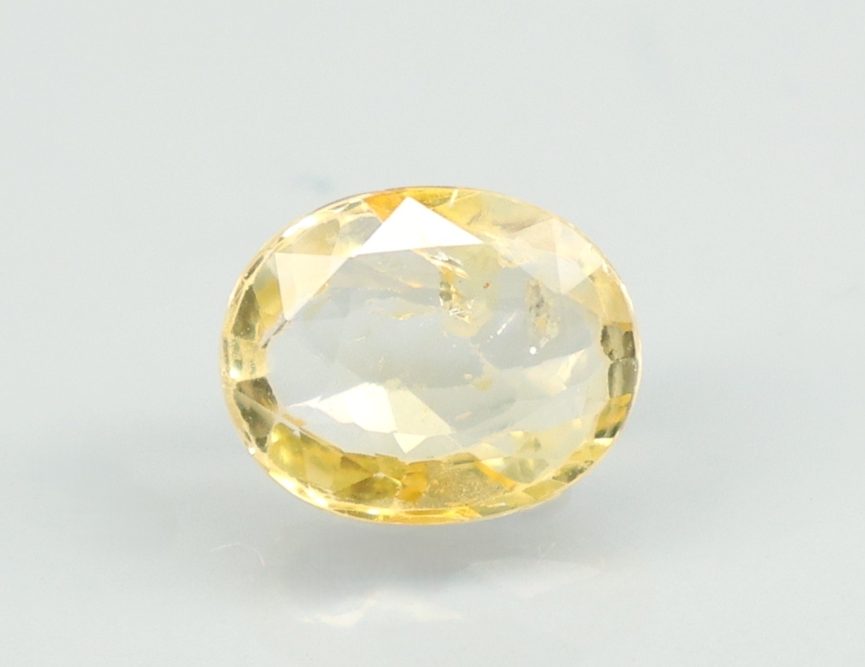 YELLOW SAPPHIRE 3.08 Ct.