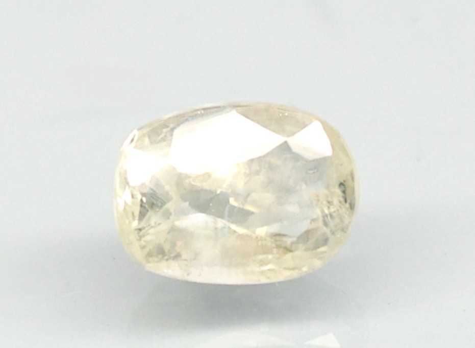 YELLOW SAPPHIRE 3.09 Ct.