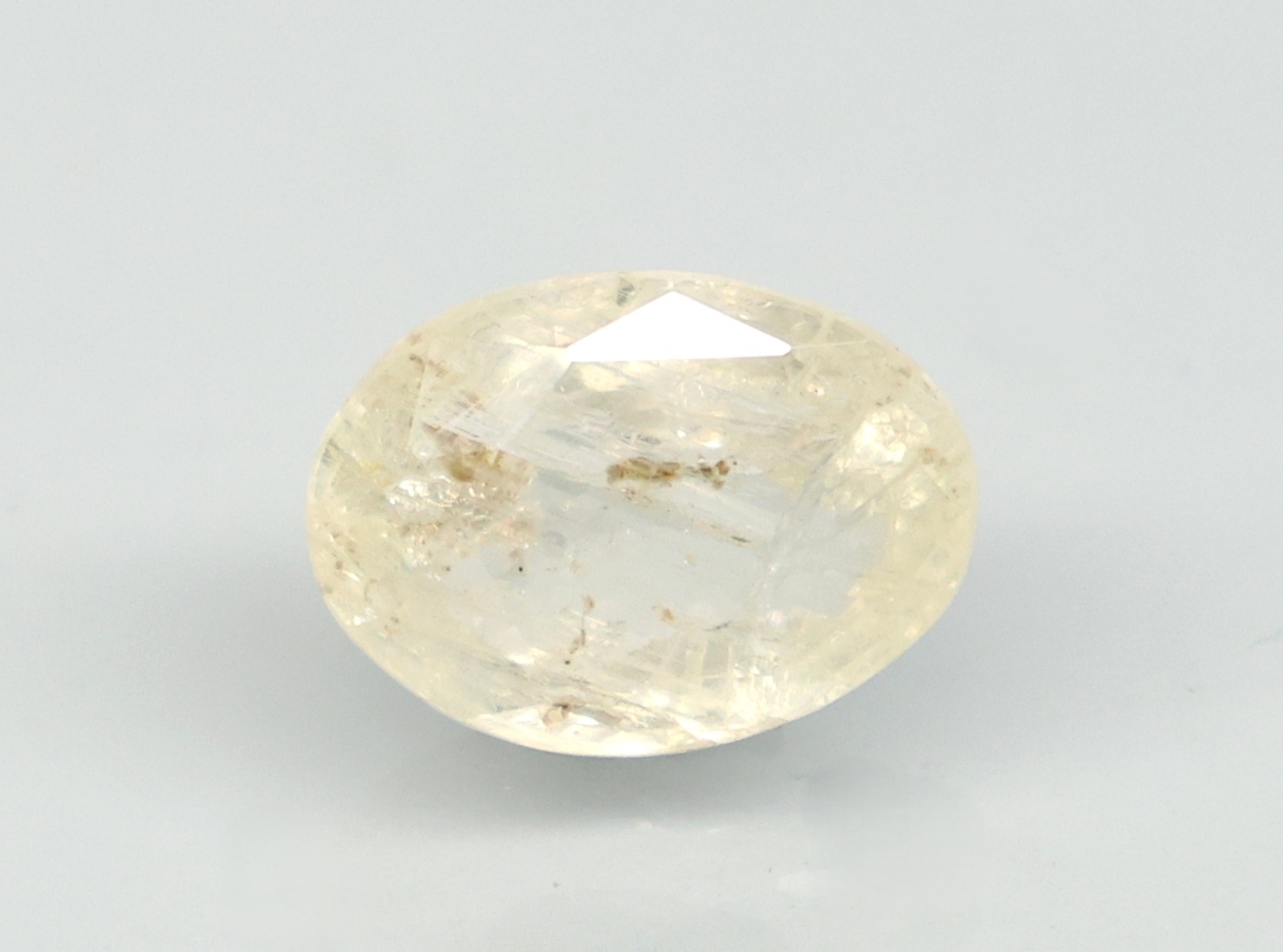YELLOW SAPPHIRE 5.79 Ct.