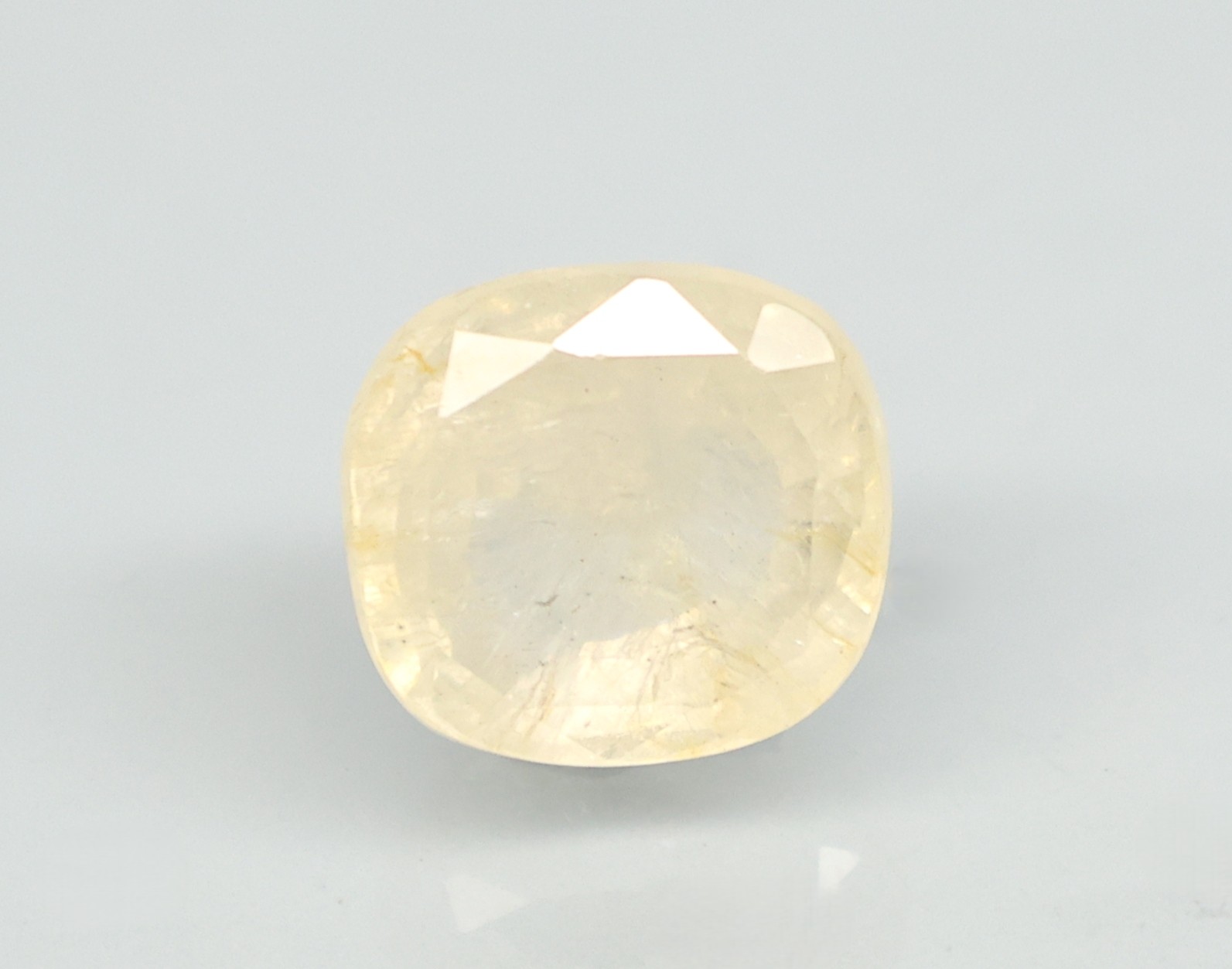 YELLOW SAPPHIRE 7.48 Ct.