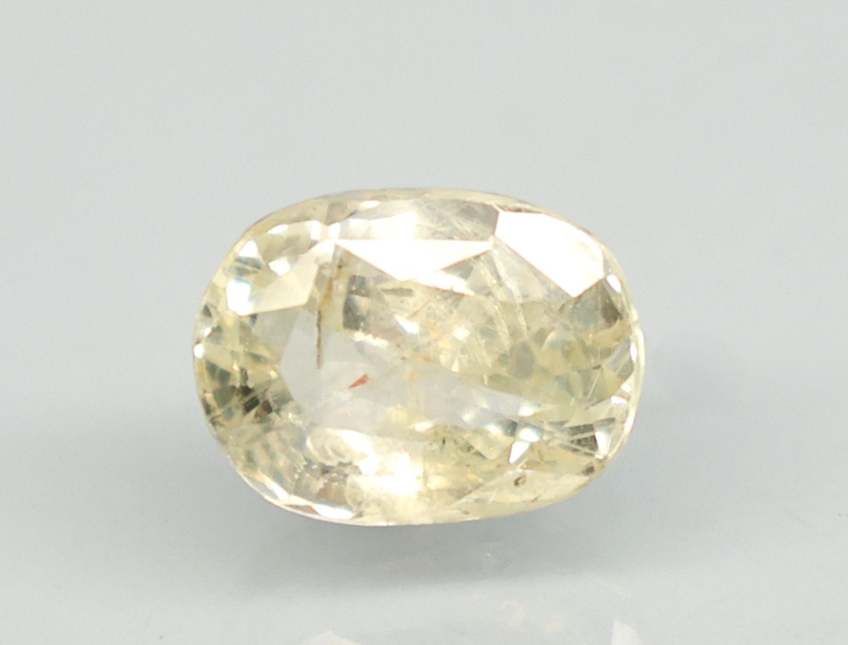 YELLOW SAPPHIRE 4.88 Ct.