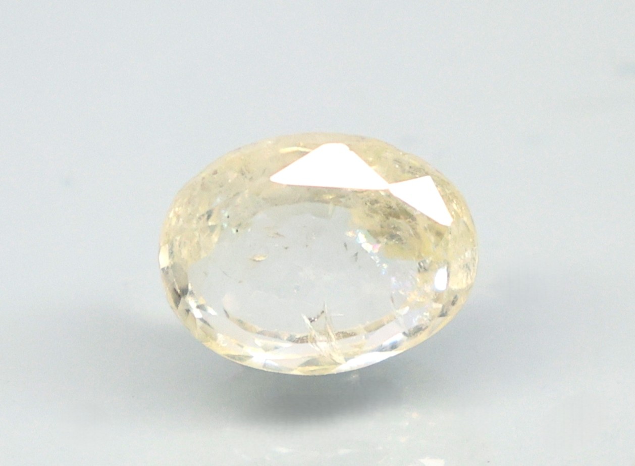 YELLOW SAPPHIRE 5.66 Ct.