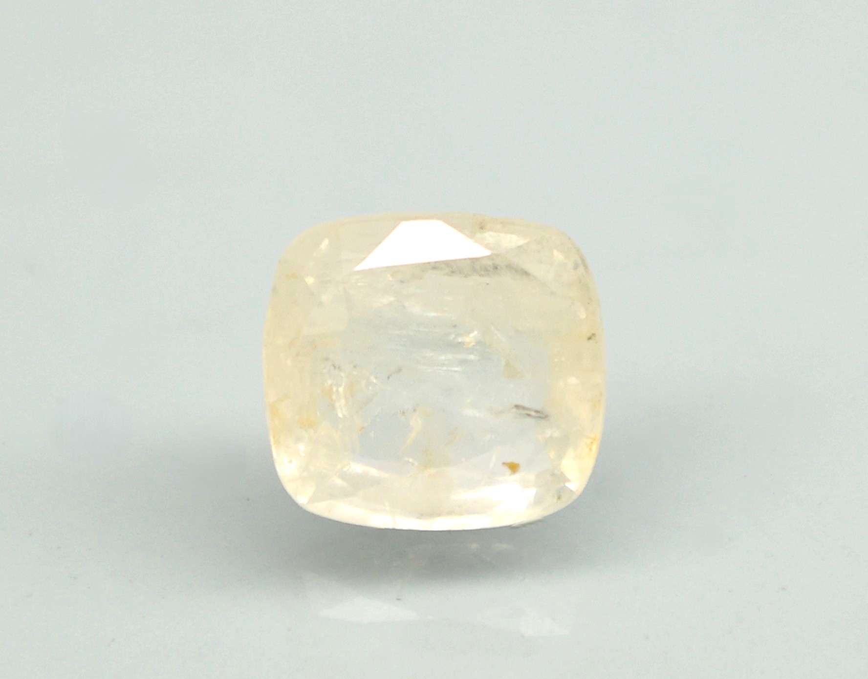YELLOW SAPPHIRE 5.92 Ct.