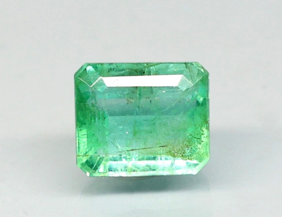 EMERALD 6.15 Ct. 2 EMRD22024 1 EMERALD 6.15 Ct.