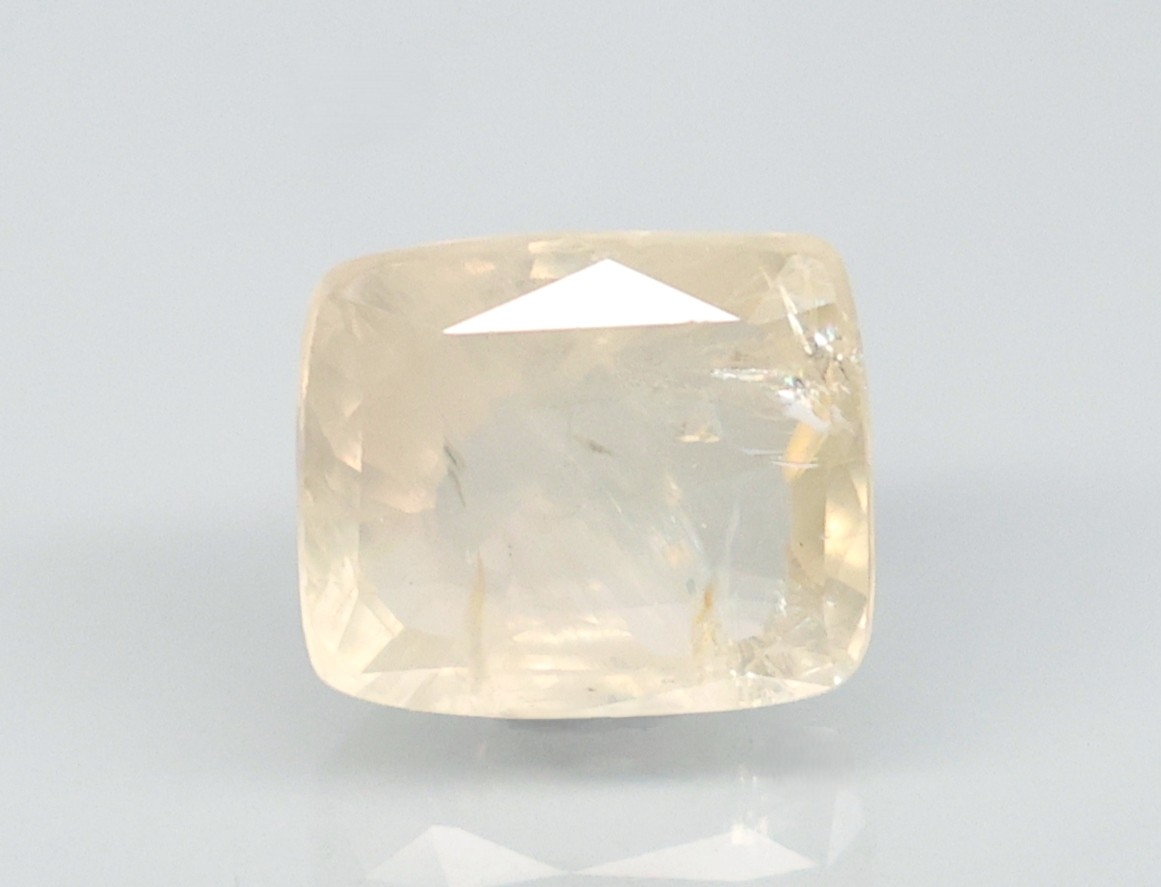 YELLOW SAPPHIRE 6.39 Ct.