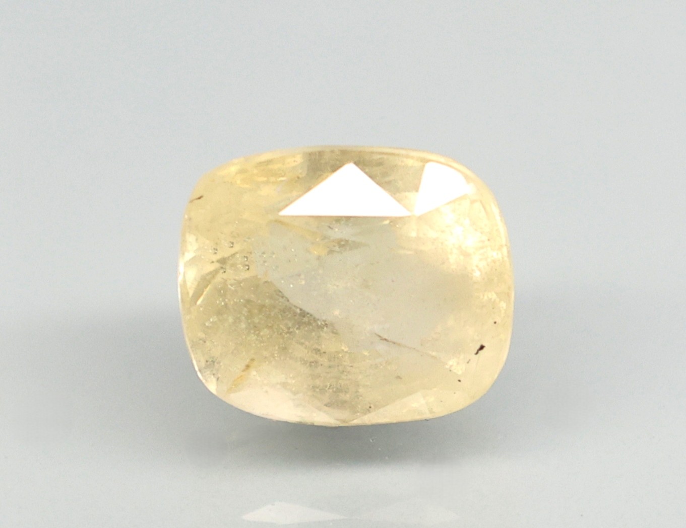 YELLOW SAPPHIRE 7.89 Ct.