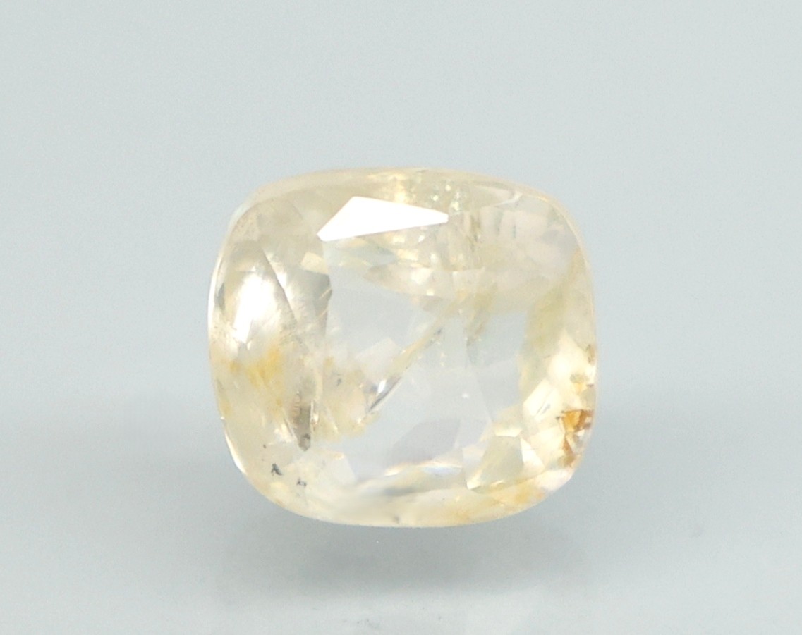 YELLOW SAPPHIRE 4.13 Ct.