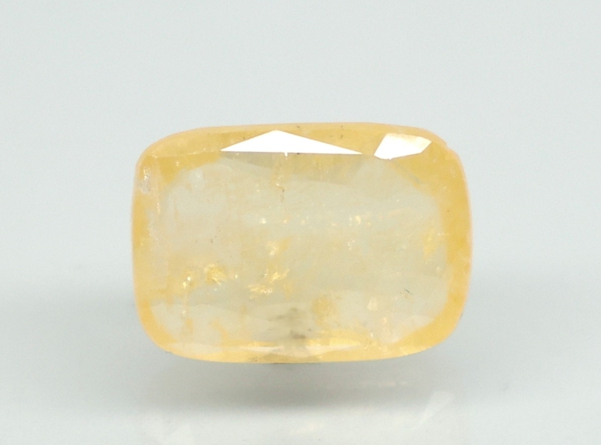YELLOW SAPPHIRE 5.29 Ct.