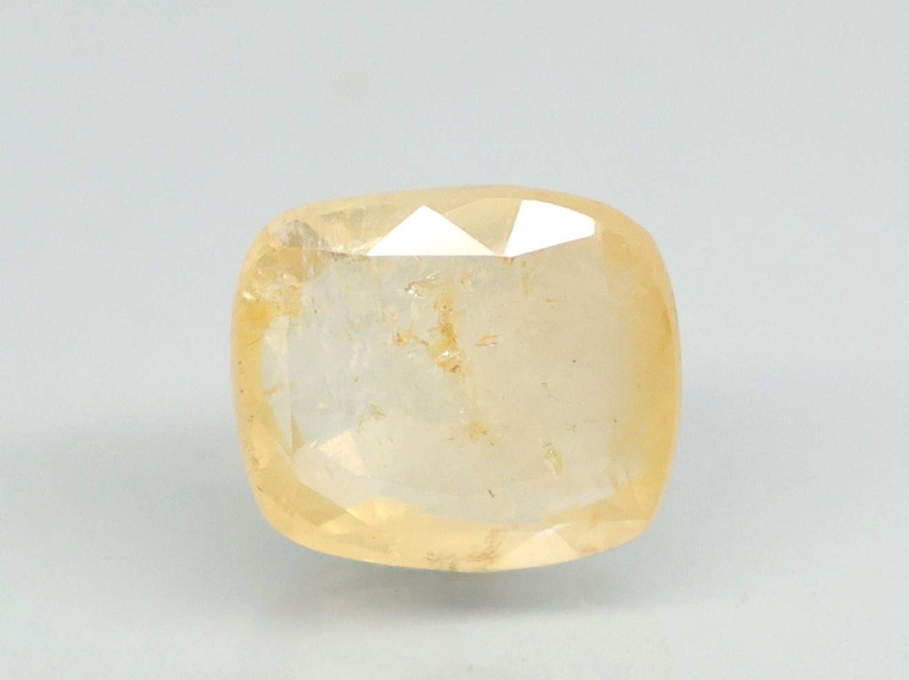 YELLOW SAPPHIRE 7.88 Ct.