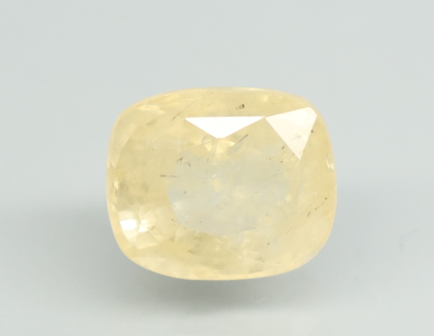 YELLOW SAPPHIRE 8.76 Ct.