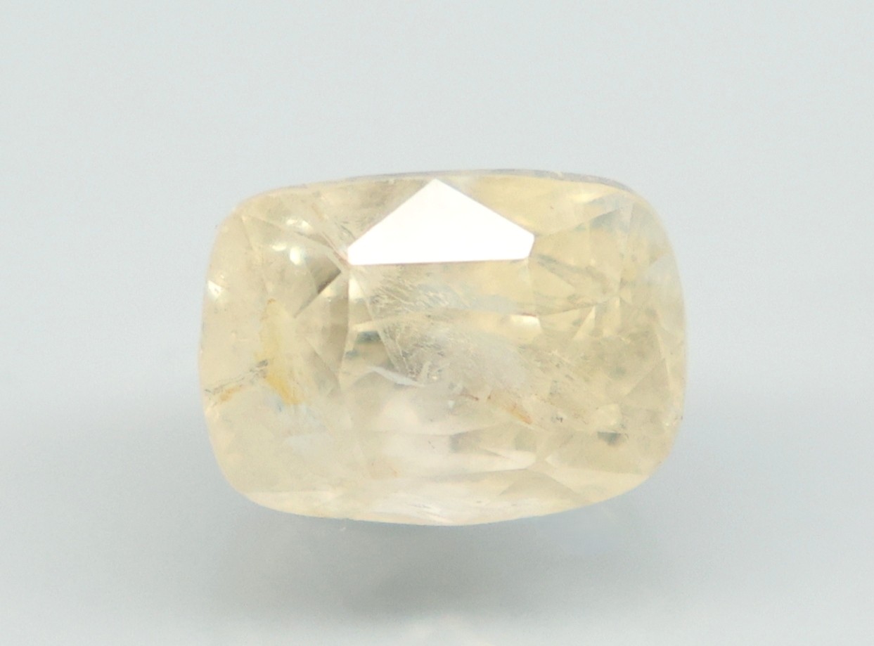 YELLOW SAPPHIRE 5.02 Ct.