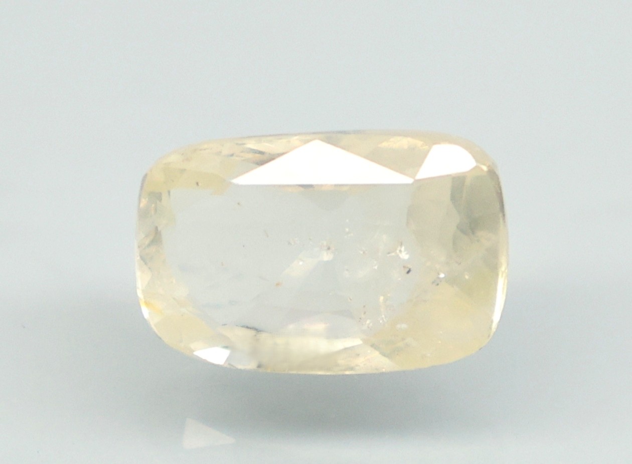 YELLOW SAPPHIRE 4.02 Ct.