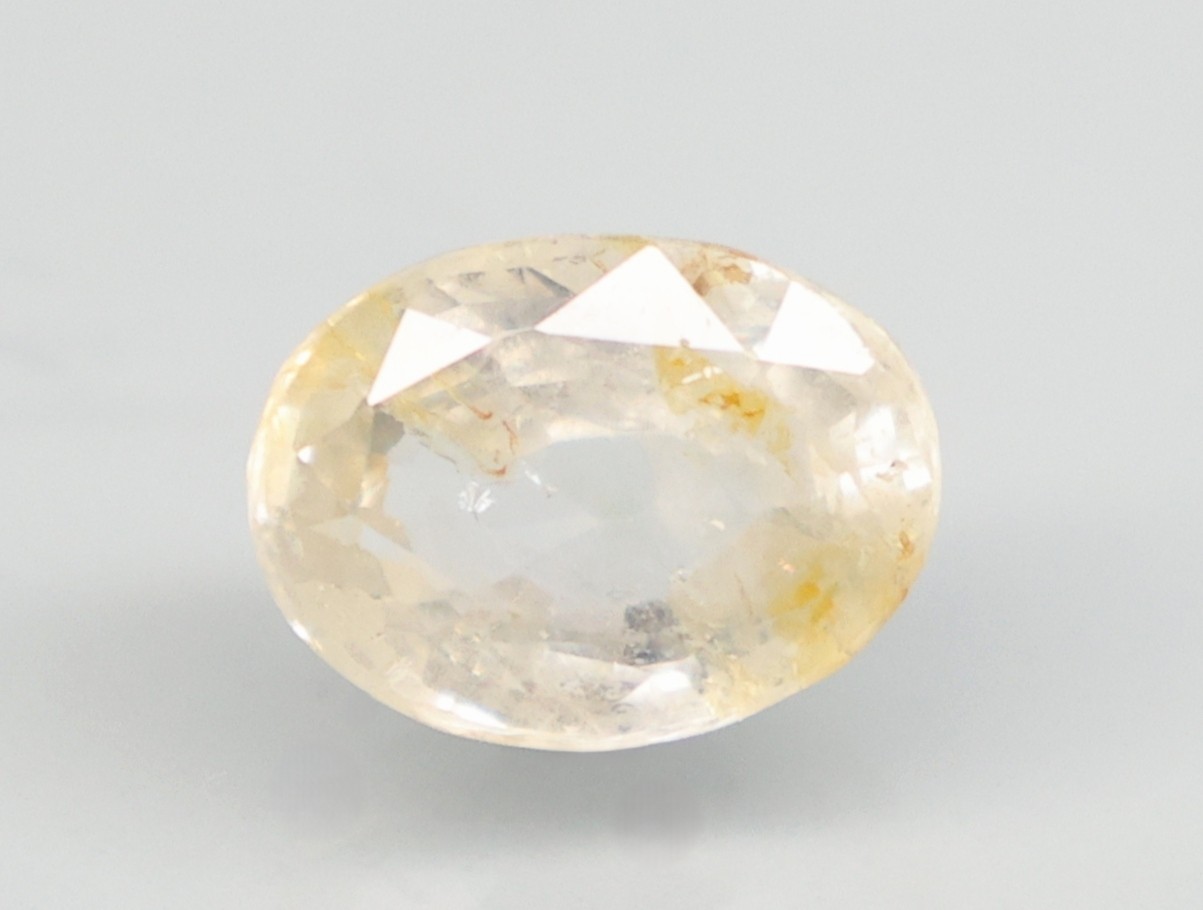 YELLOW SAPPHIRE 4.72 Ct.