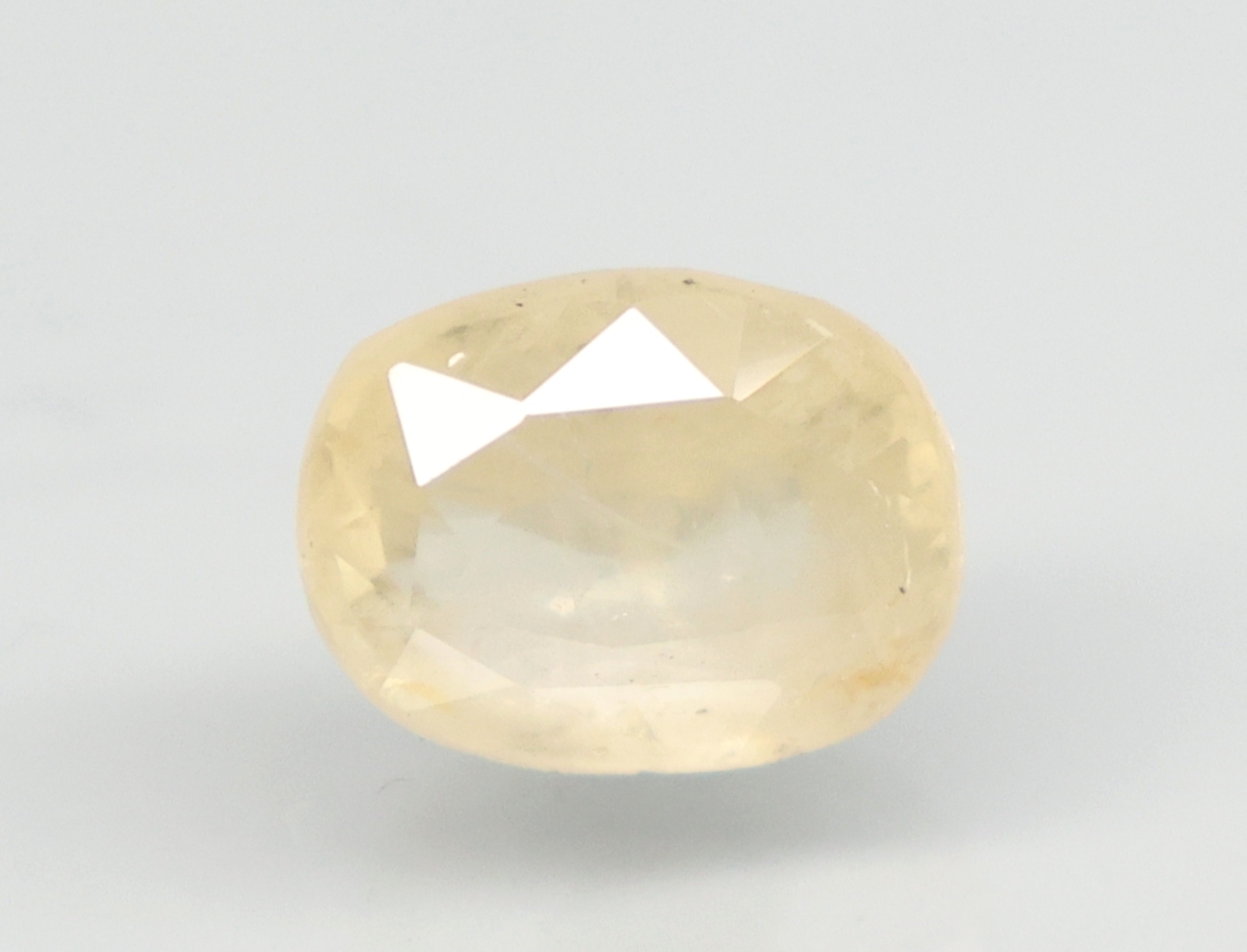 YELLOW SAPPHIRE 4.89 Ct.