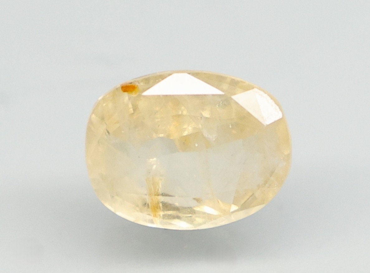 YELLOW SAPPHIRE 4.08 Ct.