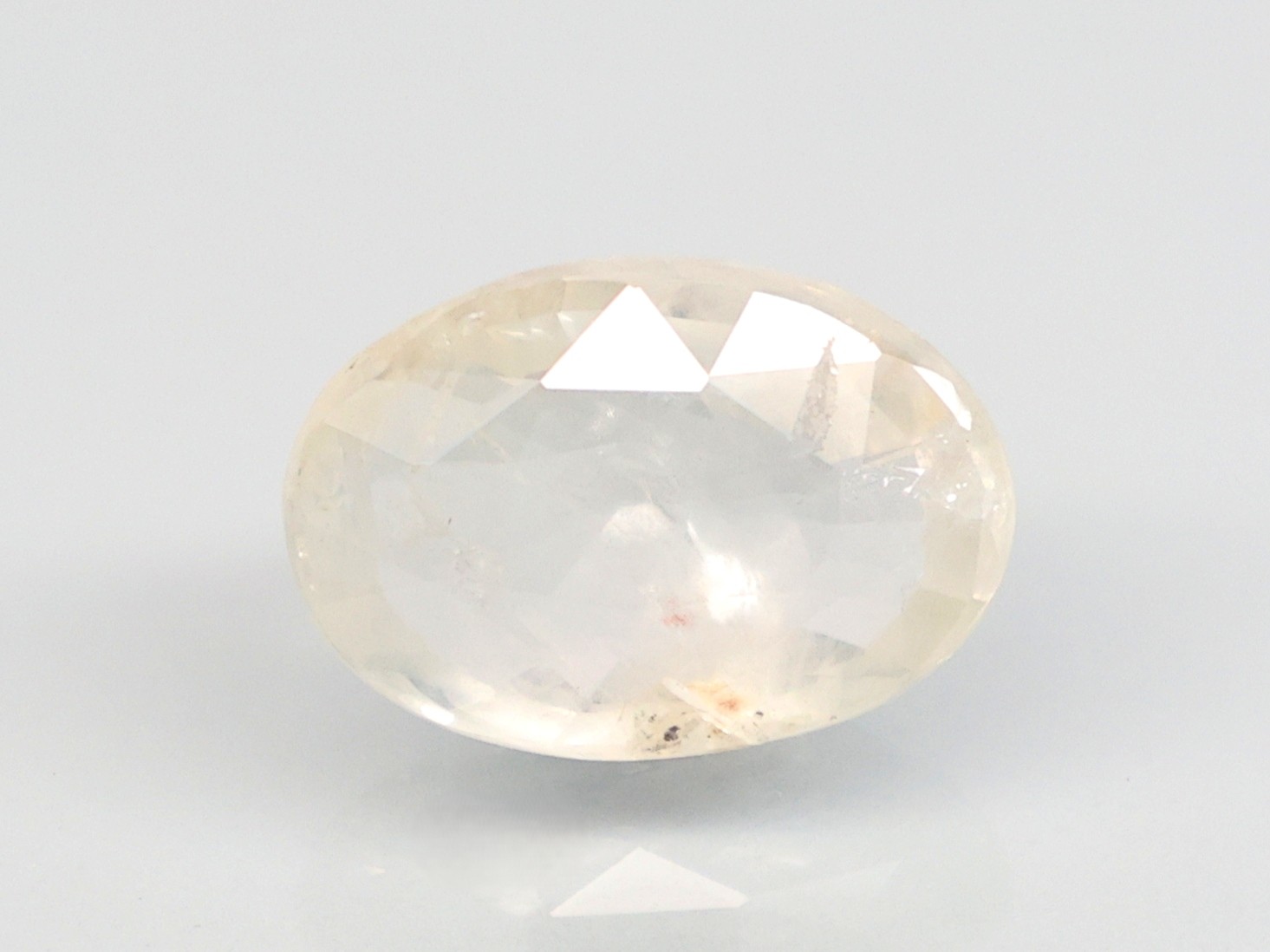YELLOW SAPPHIRE 6.76 Ct.