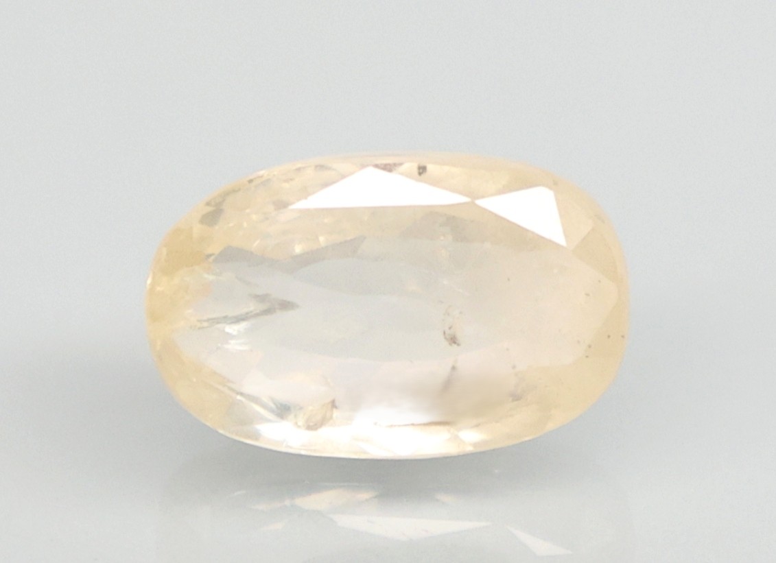 YELLOW SAPPHIRE 4.37 Ct.