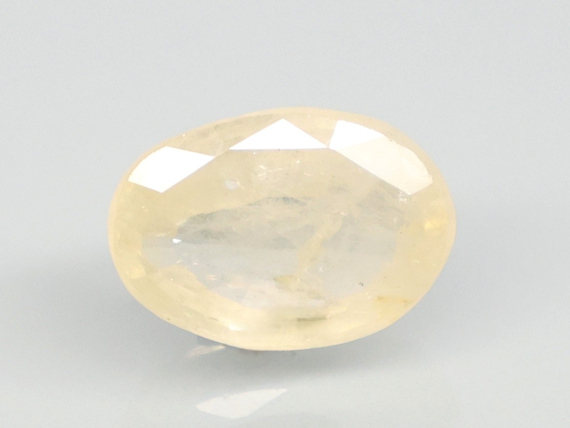 YELLOW SAPPHIRE 5.4 Ct.