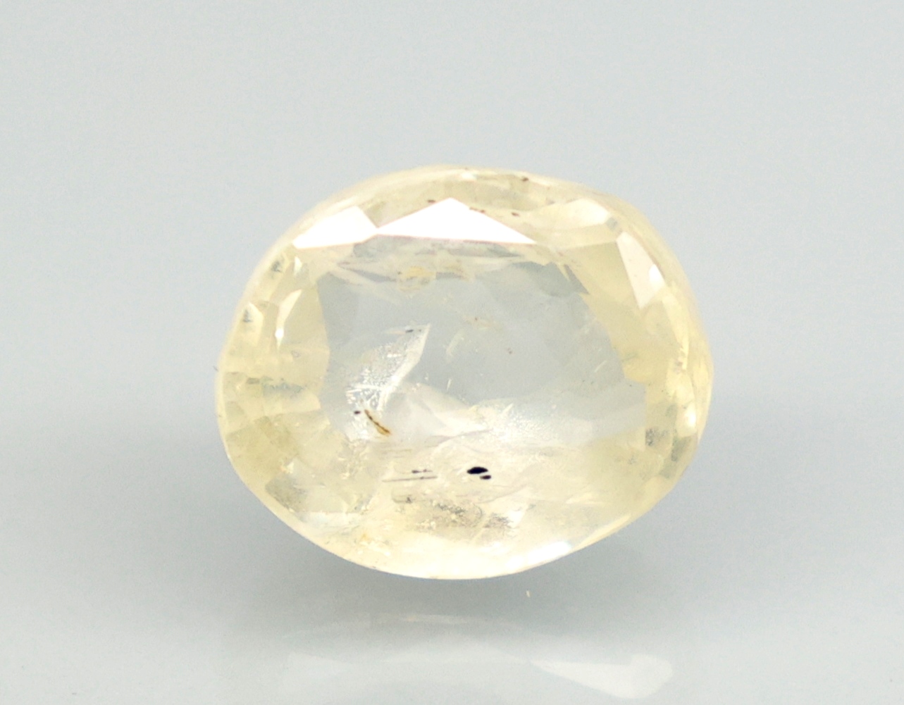 YELLOW SAPPHIRE 4.12 Ct.