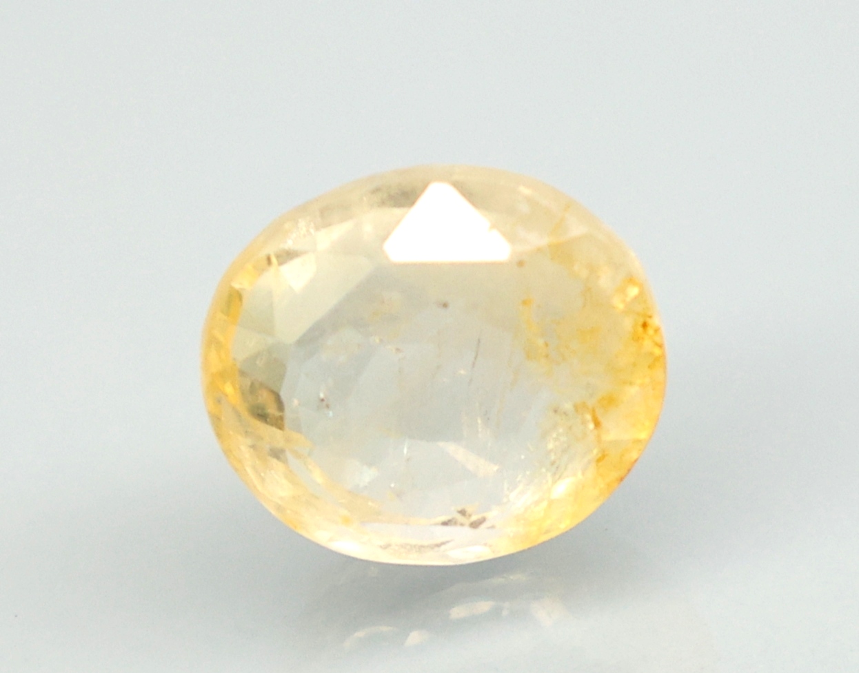 YELLOW SAPPHIRE 4.11 Ct.