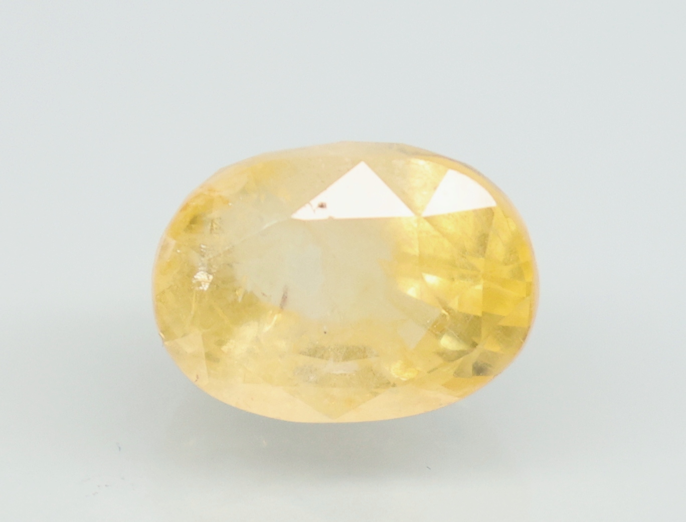 YELLOW SAPPHIRE 6.04 Ct.