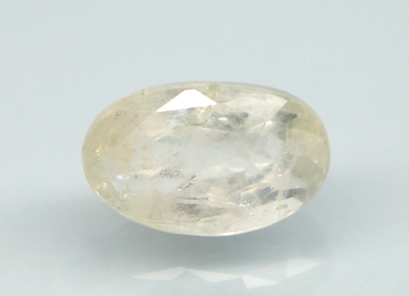 YELLOW SAPPHIRE 4.63 Ct.