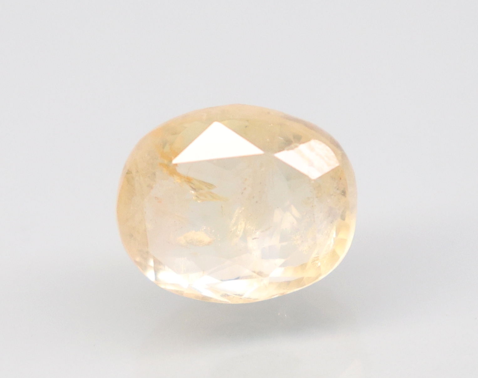 YELLOW SAPPHIRE 5.19 Ct.