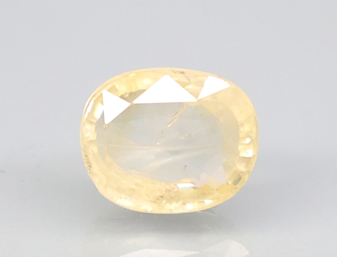 YELLOW SAPPHIRE 4.6 Ct.