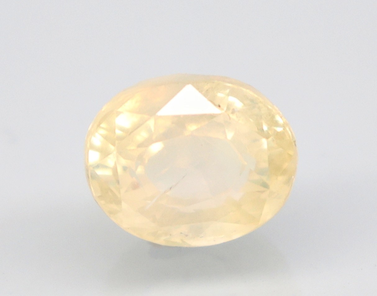 YELLOW SAPPHIRE 6.07 Ct.