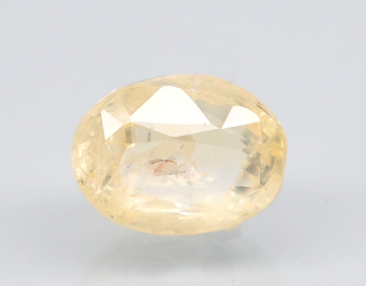 YELLOW SAPPHIRE 4.25 Ct.