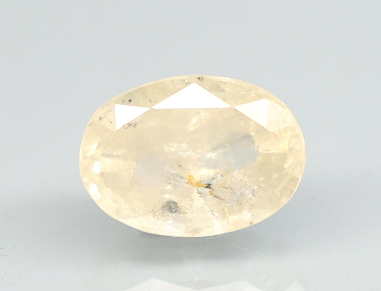 YELLOW SAPPHIRE 5.77 Ct.