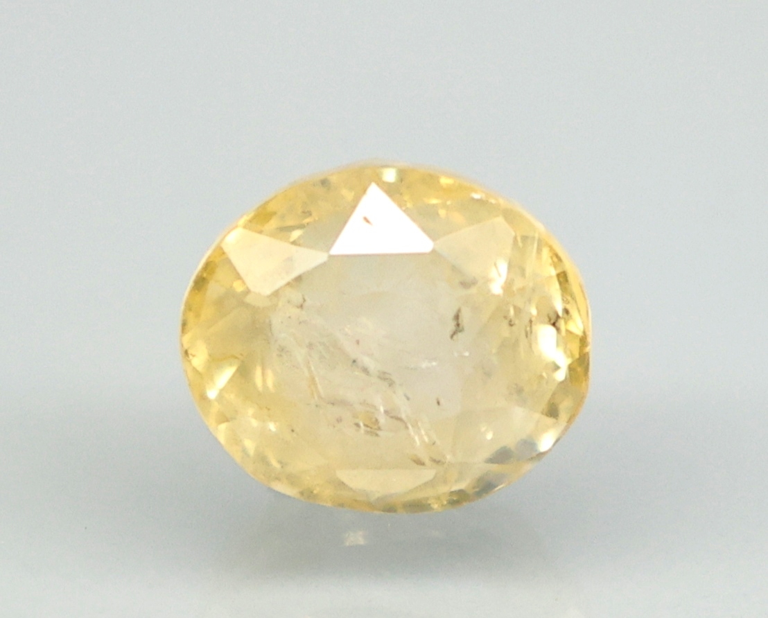 YELLOW SAPPHIRE 4.28 Ct.