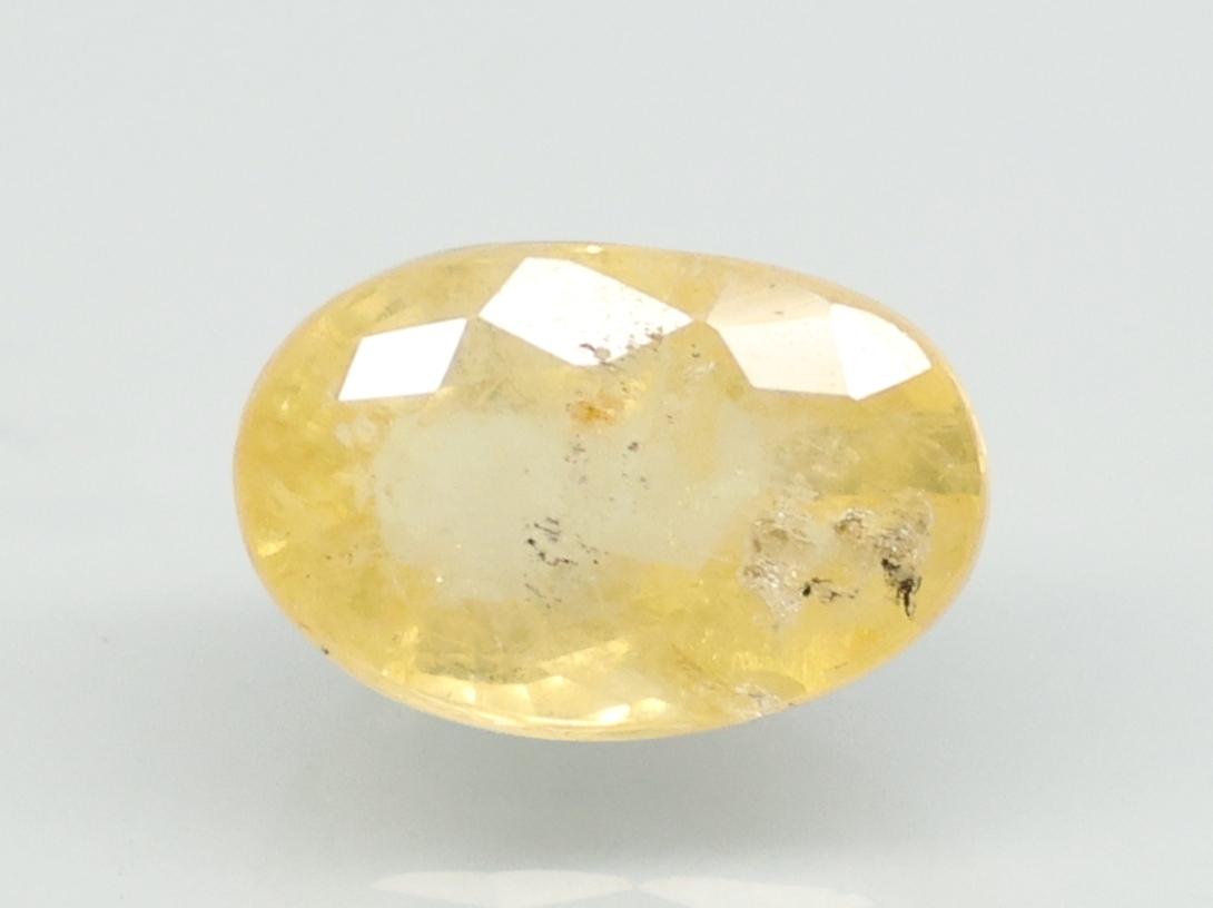 YELLOW SAPPHIRE 5.17 Ct.