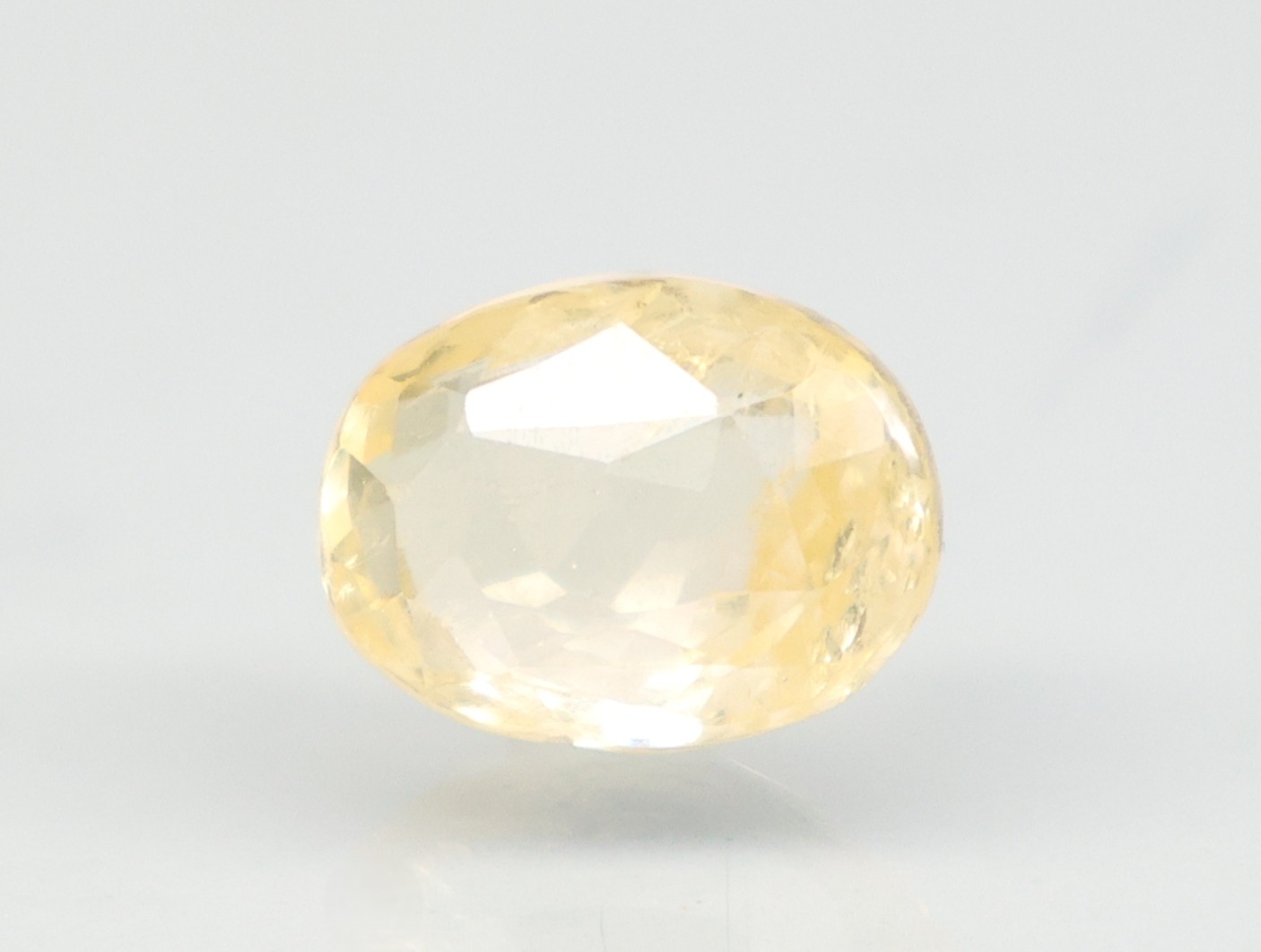 YELLOW SAPPHIRE 4.08 Ct.