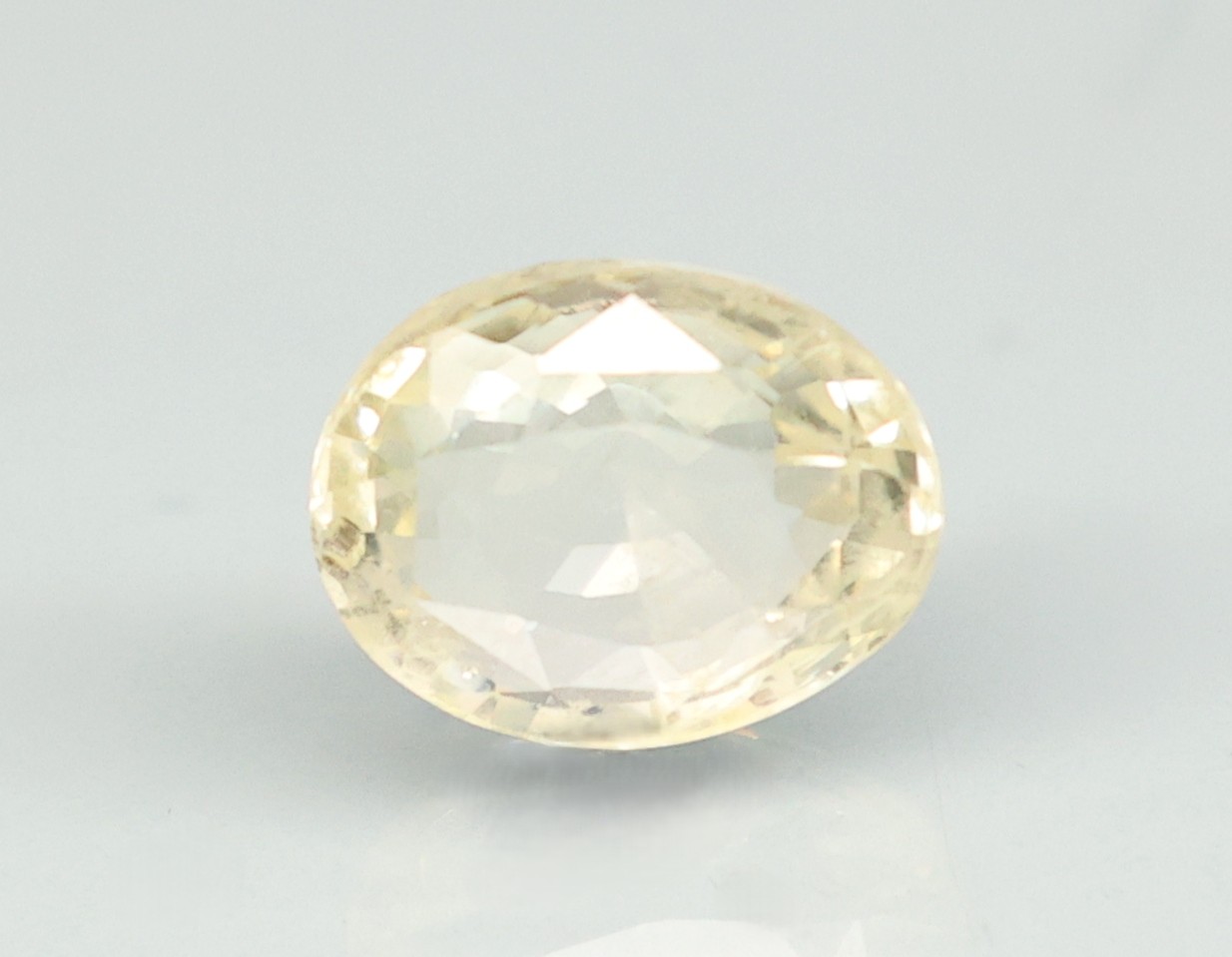 YELLOW SAPPHIRE 4.03 Ct.