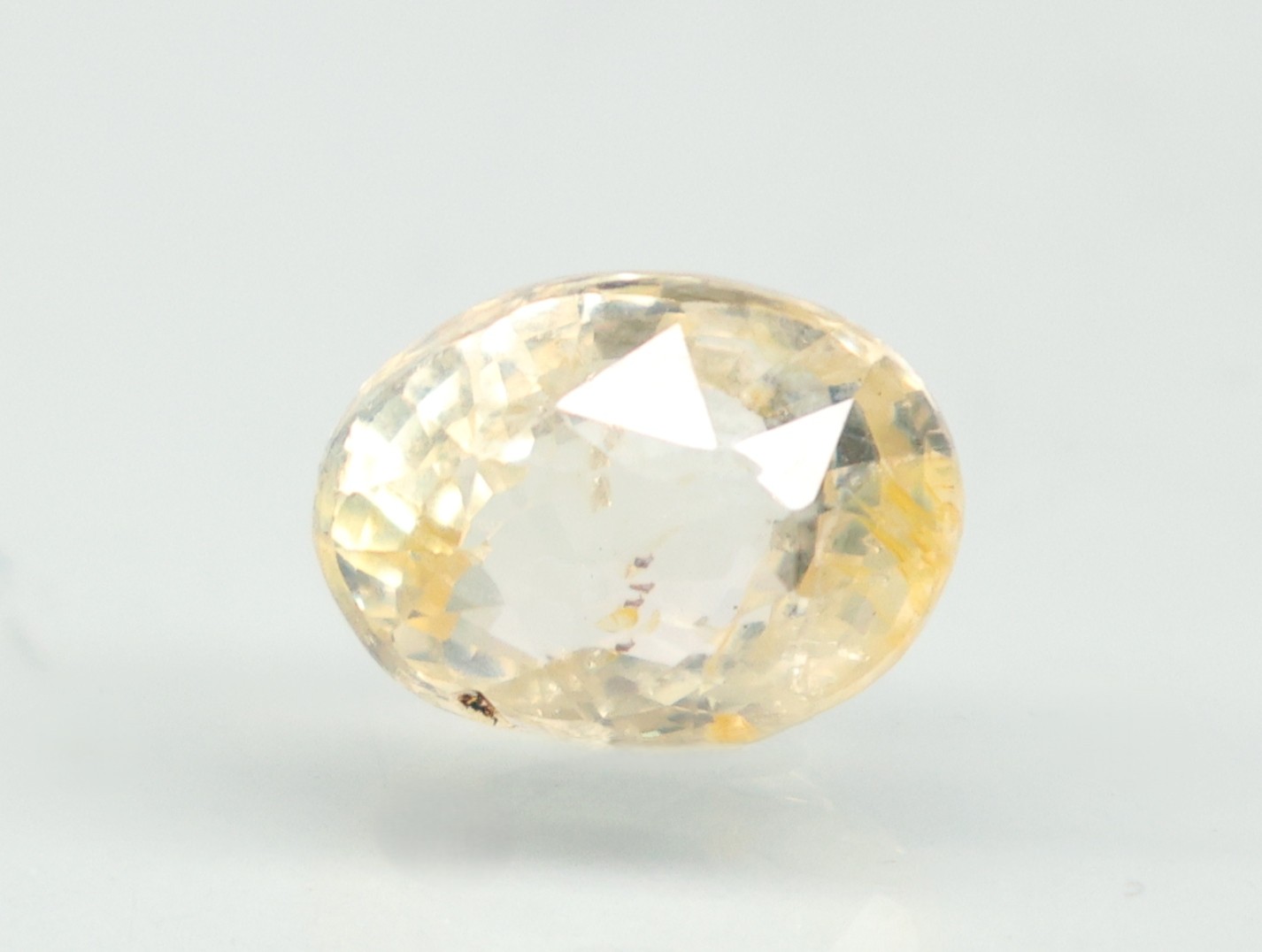 YELLOW SAPPHIRE 3.98 Ct.