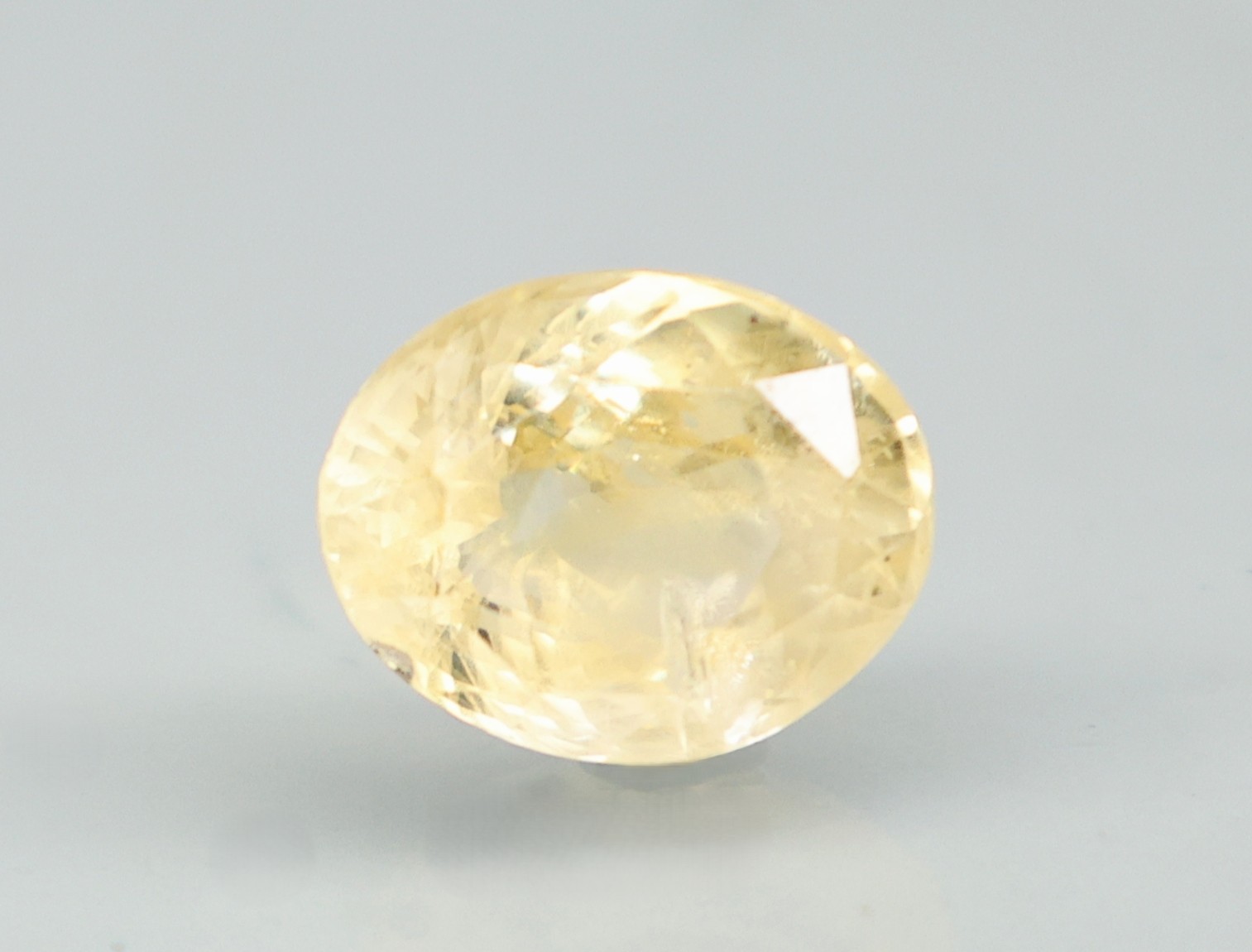 YELLOW SAPPHIRE 4.11 Ct.