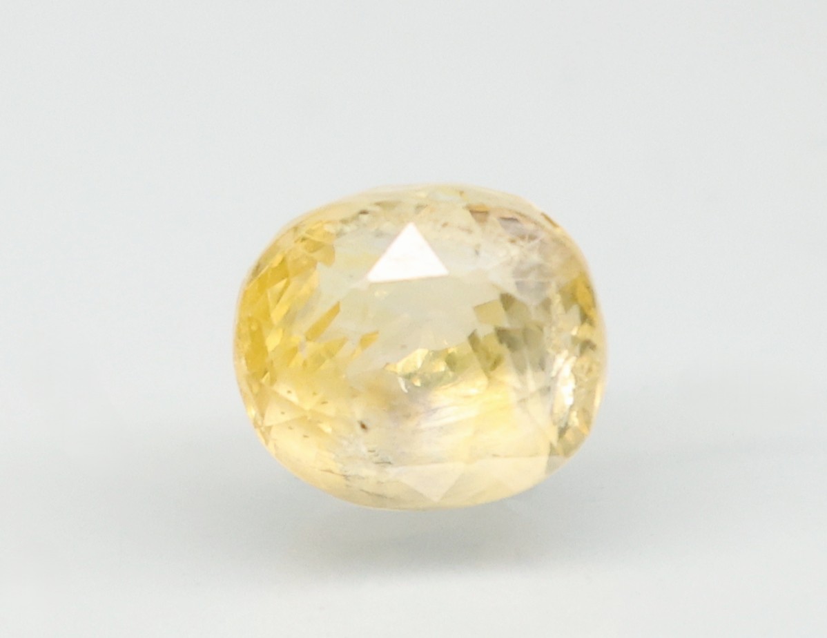 YELLOW SAPPHIRE 4.53 Ct.