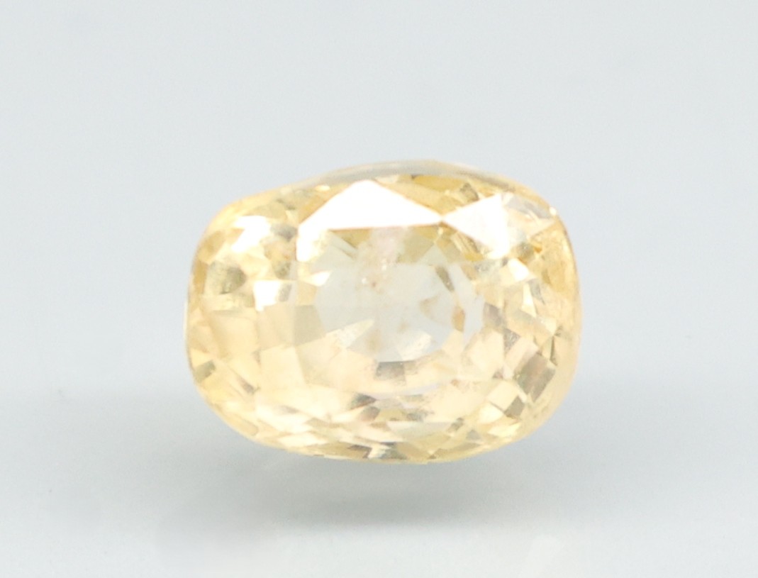 YELLOW SAPPHIRE 4.44 Ct.