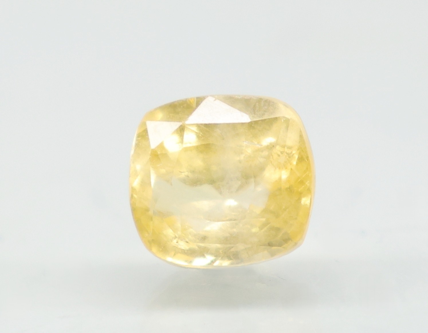 YELLOW SAPPHIRE 5.58 Ct.