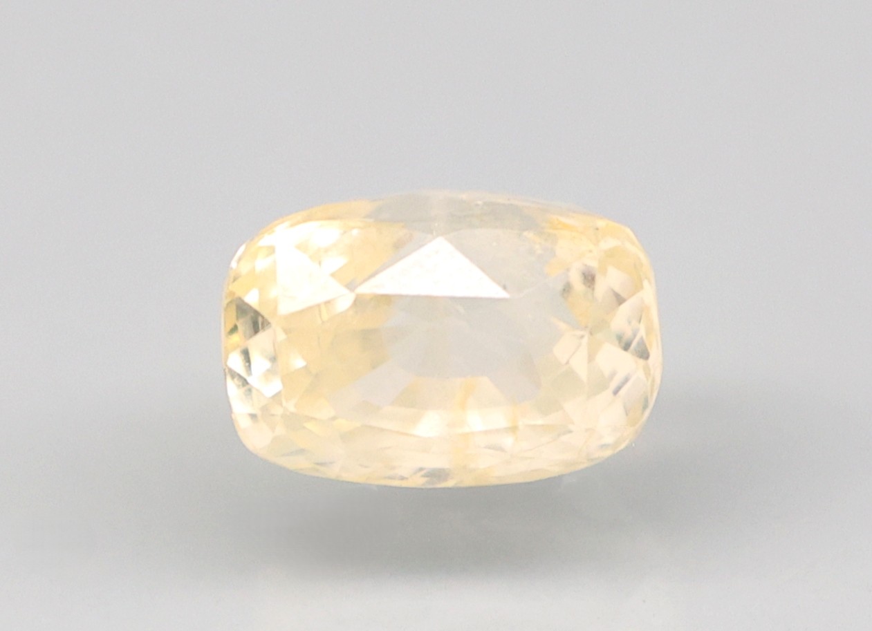 YELLOW SAPPHIRE 5.38 Ct.