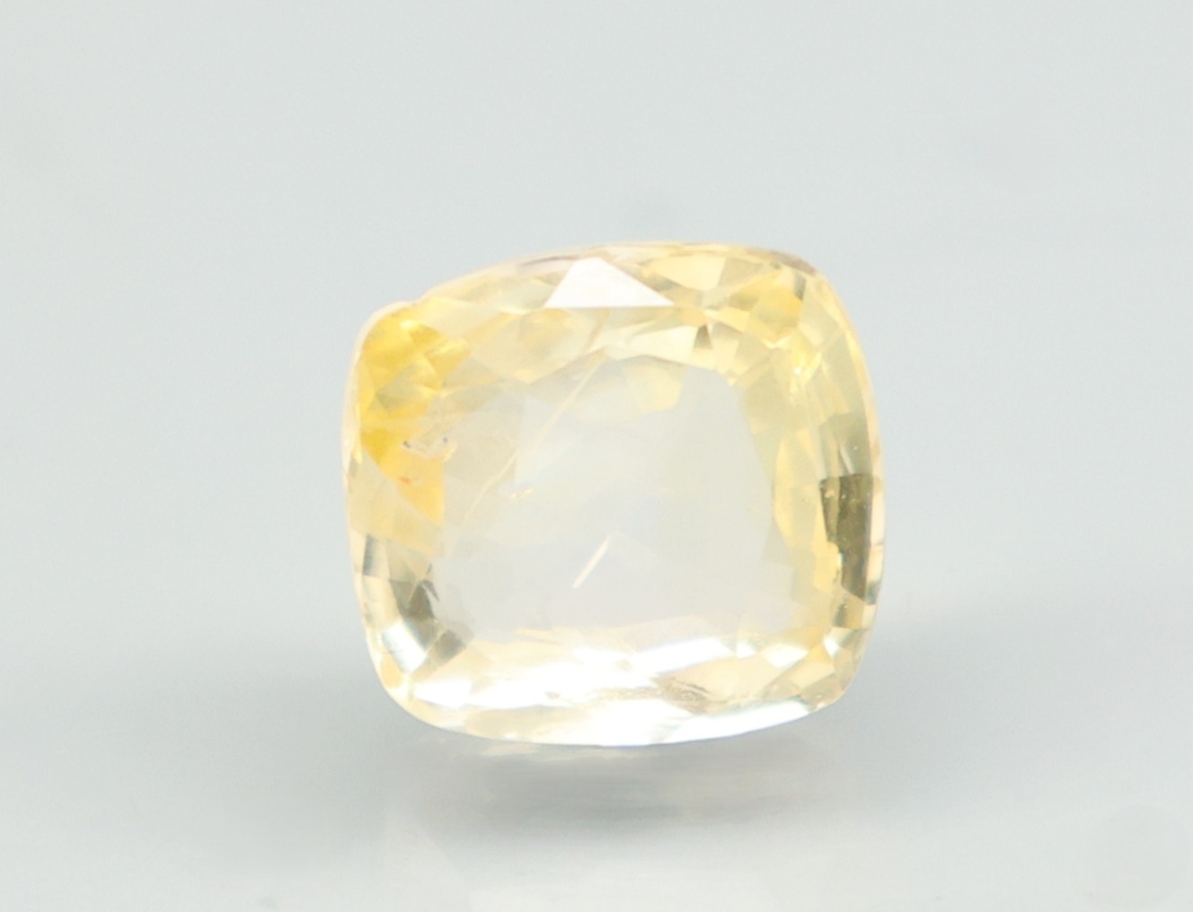 YELLOW SAPPHIRE 3.51 Ct.