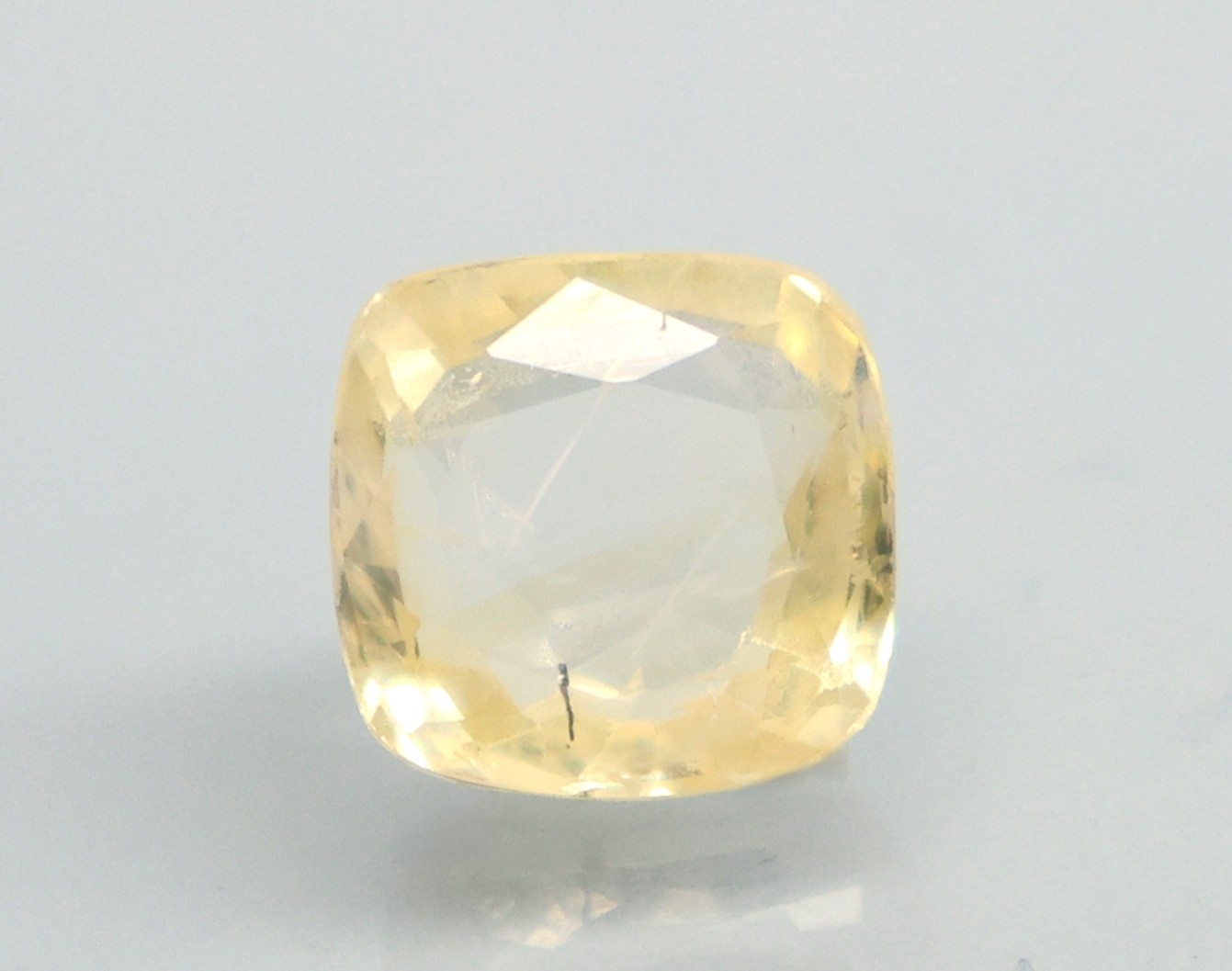 YELLOW SAPPHIRE 3.38 Ct.