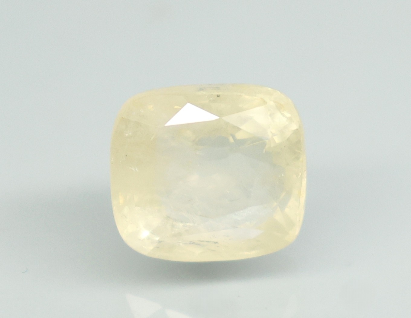 YELLOW SAPPHIRE 8.34 Ct.
